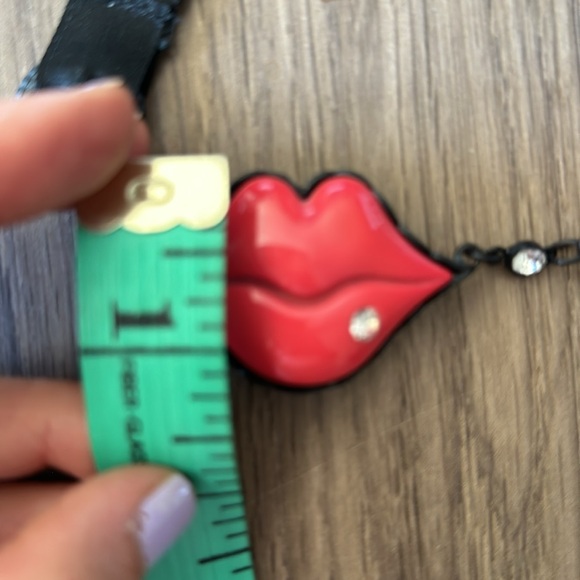 vintage Betsey Johnson lip necklace - Picture 6 of 7
